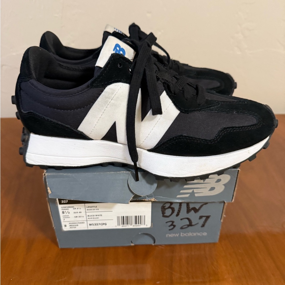 New Balance 327 black  size 8.5